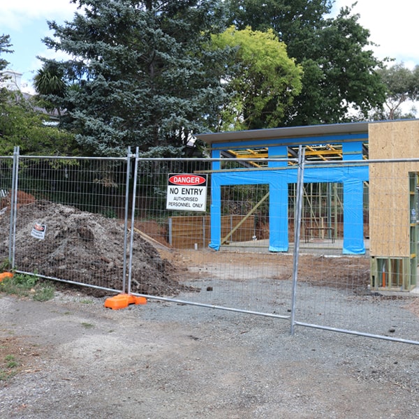 do you deliver and install temporary fencing and what's the cost for these services in Libertyville AL